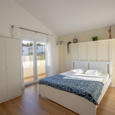 Apartament Apartman Rojo Omiš Zewnętrze zdjęcie